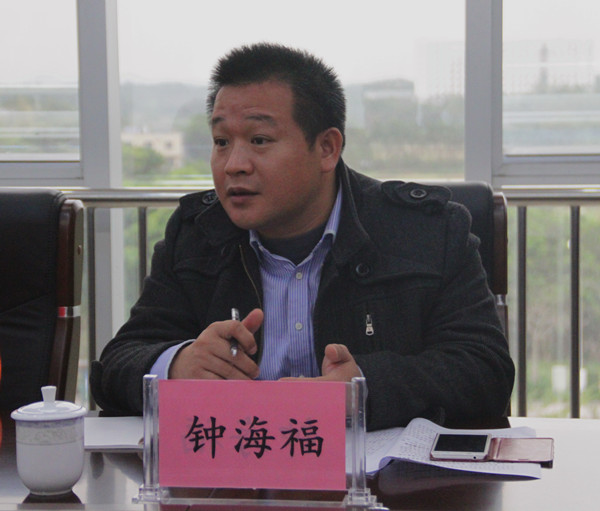 钦南区政协提案法制委员会主任钟海福谈对法院工作的感受